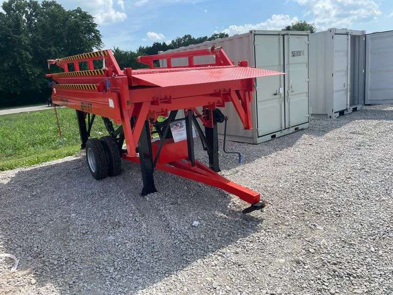Three-Sided Telescopic Mobile Loading Ramp image