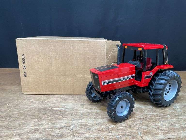 1/16 IH 5288 1984 Special Edition NIB Ertl image