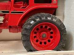 1/16 IH 1568 NIB Ertl