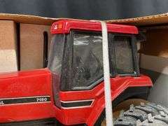 1/16 Case-IH Magnum 7150 Special Edition NIB Ertl