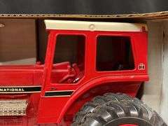 1/16 IH 1568 NIB Ertl