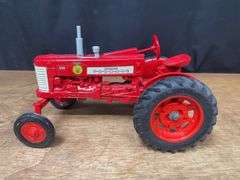 1/16 Farmall 350 1993 michigan FFA NIB Ertl