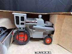 1/32 AC Gleaner L2 Combine NIB Ertl