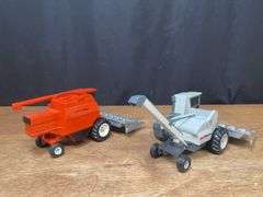 (2) 1/32 New Idea Uni-Harvesters SM