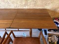 Hendriden Heritage Table and Two Chairs