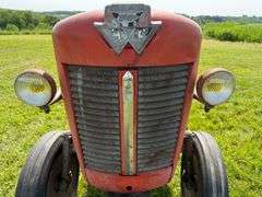 Massey Ferguson 825 Vineyard