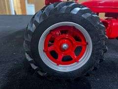 1/8 Farmall M NIB SM