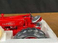 1/16 Farmall 400 Precision NIB Ertl