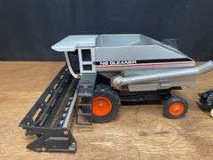 (2) 1/24 AC Gleaner N6 Combine SM + Truck Bank