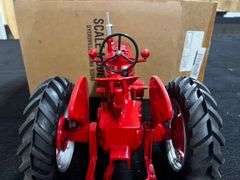1/8 Farmall M NIB SM