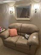 Loveseat w Pillows/Mirror