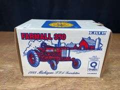1/16 Farmall 350 1993 michigan FFA NIB Ertl