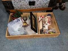 Vintage Trunk w/ Christmas Decor