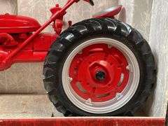 1/16 Farmall 230 NIB Ertl