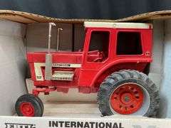 1/16 IH 1568 NIB Ertl