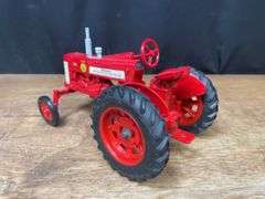 1/16 Farmall 350 1993 michigan FFA NIB Ertl