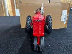 1/8 Farmall M NIB SM