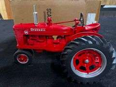 1/8 Farmall M NIB SM