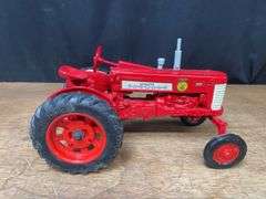 1/16 Farmall 350 1993 michigan FFA NIB Ertl
