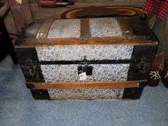 Vintage Trunk w/ Christmas Decor