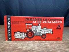 1/32 AC Gleaner L2 Combine NIB Ertl