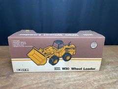 1/16 Case W30 Wheel Loader NIB Ertl