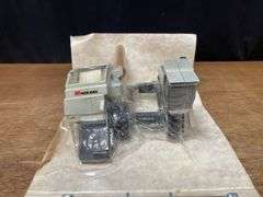 1/32 New Idea 800C Uni-Harvester NIB SM