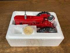 1/16 Farmall 400 Precision NIB Ertl