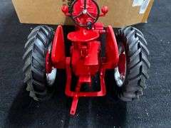 1/8 Farmall M NIB SM