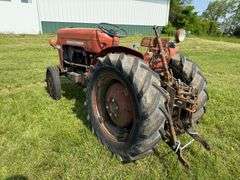 Massey Ferguson 825 Vineyard