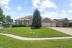 114 Heatherstone Dr. Chatham, IL 62629
