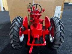 1/8 Farmall M NIB SM