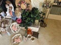 Lot of decorative Dolls and flowers