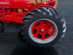 1/8 Farmall M NIB SM