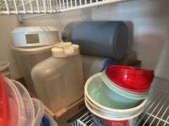 Assorted Tupperware/Plastic Containers