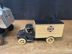 (2) 1/24 AC Gleaner N6 Combine SM + Truck Bank