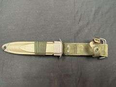 US Camillus M4 Bayonet w/M8A1 Scabbard