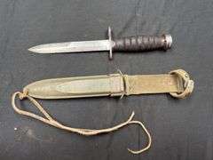(2)-US M4 Bayonets w/M8 Scabbards