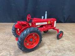 1/16 Farmall 350 1993 michigan FFA NIB Ertl