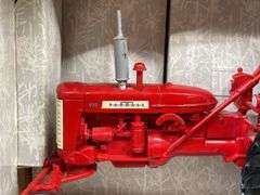1/16 Farmall 230 NIB Ertl