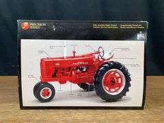 1/16 Farmall 400 Precision NIB Ertl