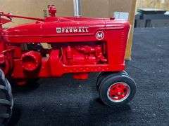 1/8 Farmall M NIB SM
