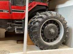 1/16 Case-IH Magnum 7150 Special Edition NIB Ertl