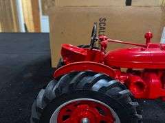 1/8 Farmall M NIB SM