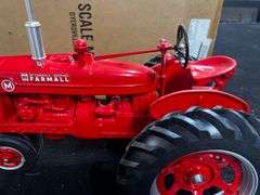1/8 Farmall M NIB SM