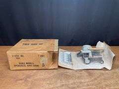 1/32 New Idea 800C Uni-Harvester NIB SM