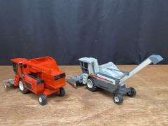 (2) 1/32 New Idea Uni-Harvesters SM
