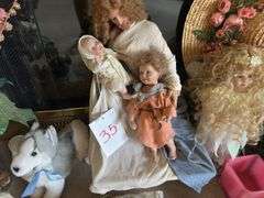Lot of decorative Dolls and flowers