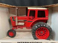 1/16 IH 1568 NIB Ertl