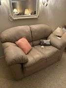 Loveseat w Pillows/Mirror